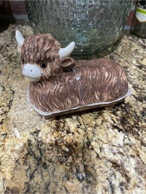 Potter’s Studio hand painted Highland Cow covered butter dish - NEW!